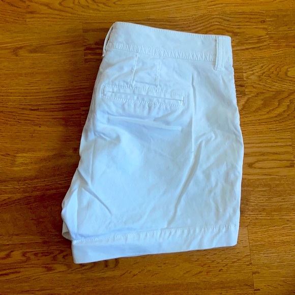 Old Navy Size 2 White Shorts - Picture 2 of 5
